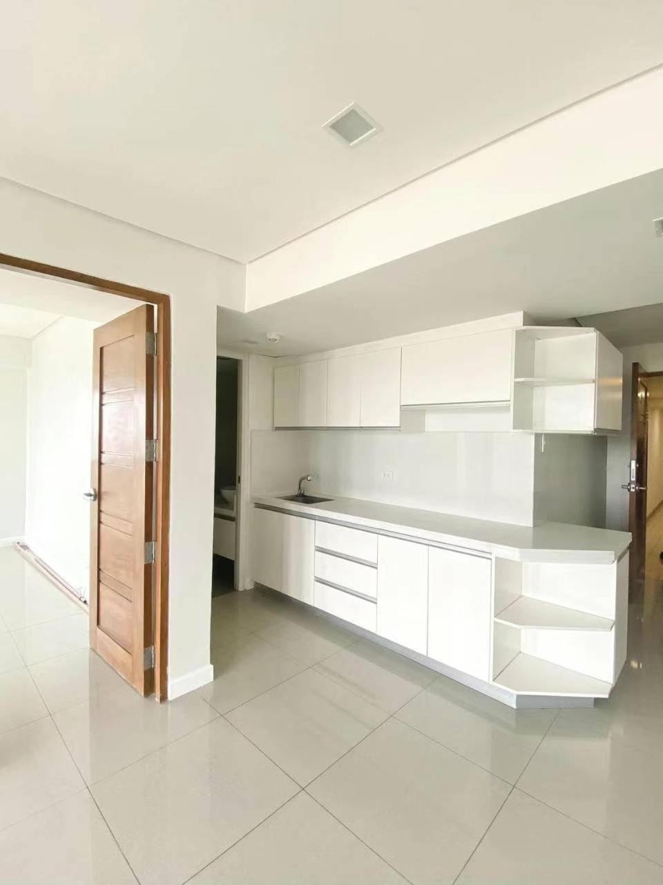 Sapphire Seaview Park Aparthotel Manila Bagian luar foto