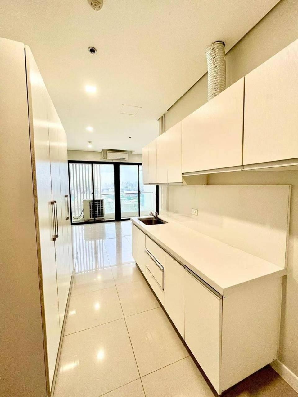 Sapphire Seaview Park Aparthotel Manila Bagian luar foto