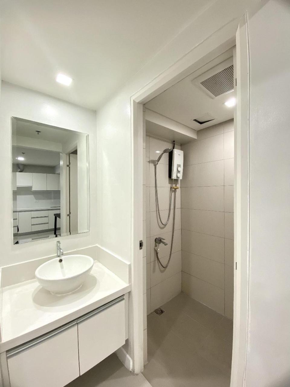 Sapphire Seaview Park Aparthotel Manila Bagian luar foto